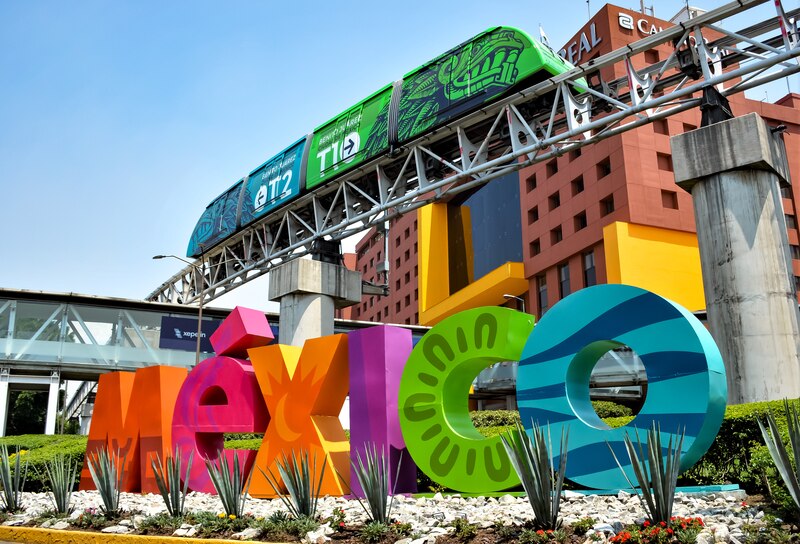 Tren elevado en la Ciudad de México