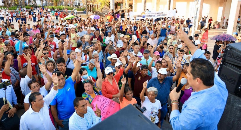 Multitudinaria manifestación en apoyo a AMLO