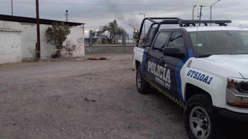 Policía investiga muerte de hombre en estacionamiento