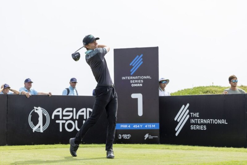 Golfista profesional jugando en el Asian Tour