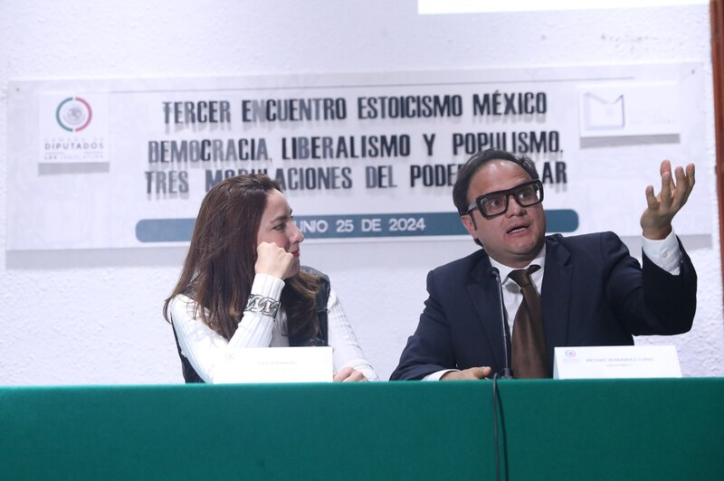 Tercer Encuentro Estoicismo México
Democracia, Liberalismo y Populismo
Tres Moraciones del Poder
Estoicismo en México
Democracia y Liberalismo
Liberalismo y Populismo
Populismo en México
Poder y Política
Política en México
México