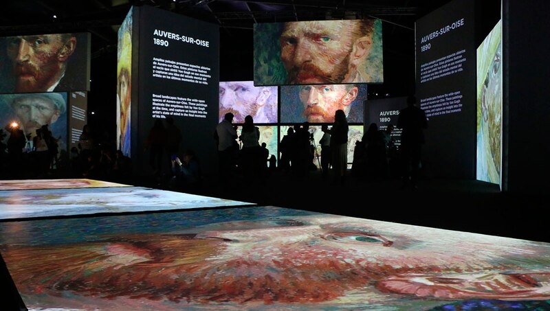 El visitante se sumerge en el universo de Van Gogh en una exposición inmersiva en París