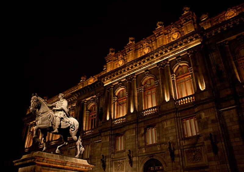 Palacio Nacional de Bellas Artes
 Ciudad de México
 Arquitectura mexicana
 Monumento ecuestre a Carlos IV
 Manuel Tolsá
 Escultura ecuestre
 Bronce
 Neoclásico
 Siglo XVIII
 México