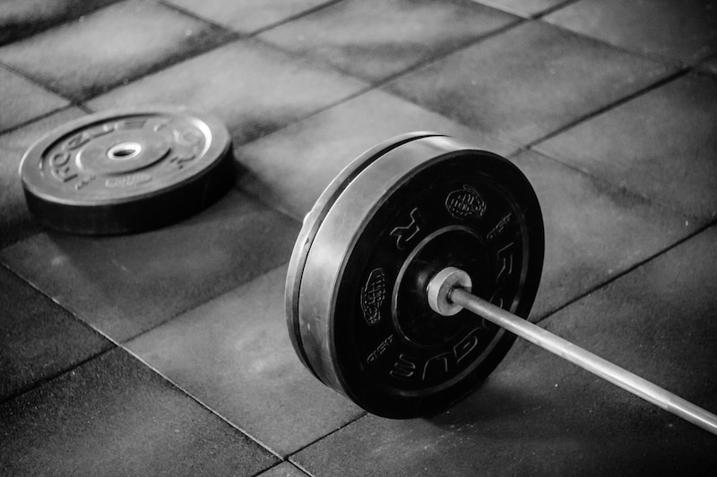 Especialista del CUCS habla sobre consecuencias del uso de suplementos pre-entreno en rutinas de ejercicio