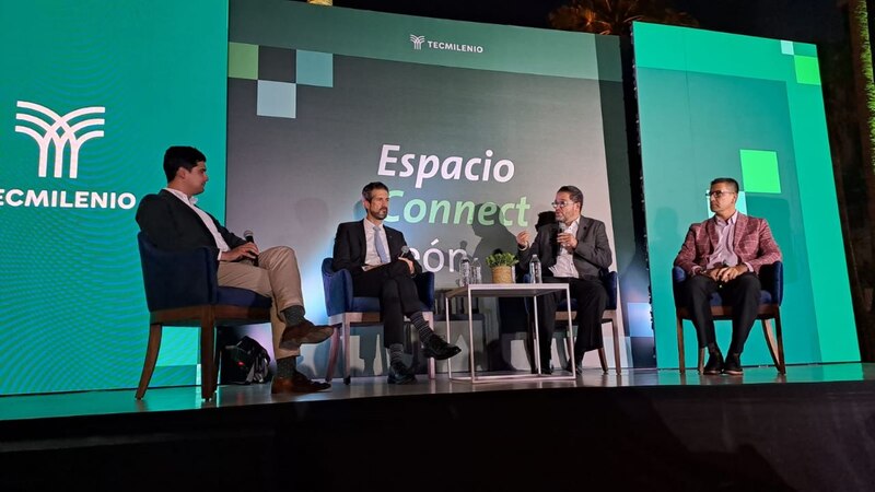 Expertos en tecnología discuten el futuro de la innovación en un panel de discusión.