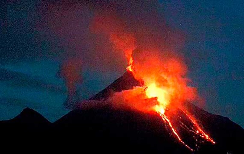 Volcán en erupción