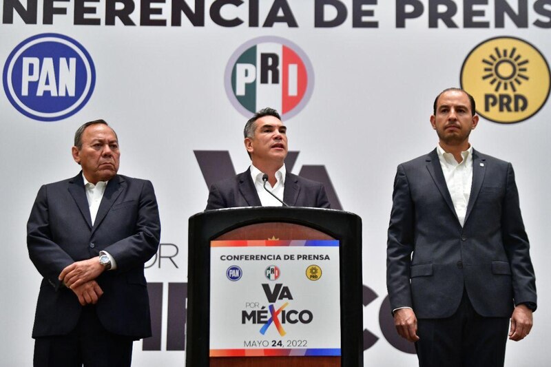 Conferencia de prensa de la coalición "Va por México"