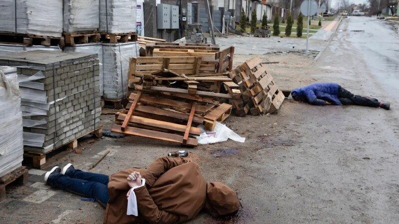 Dos hombres yacen sin vida en la calle
