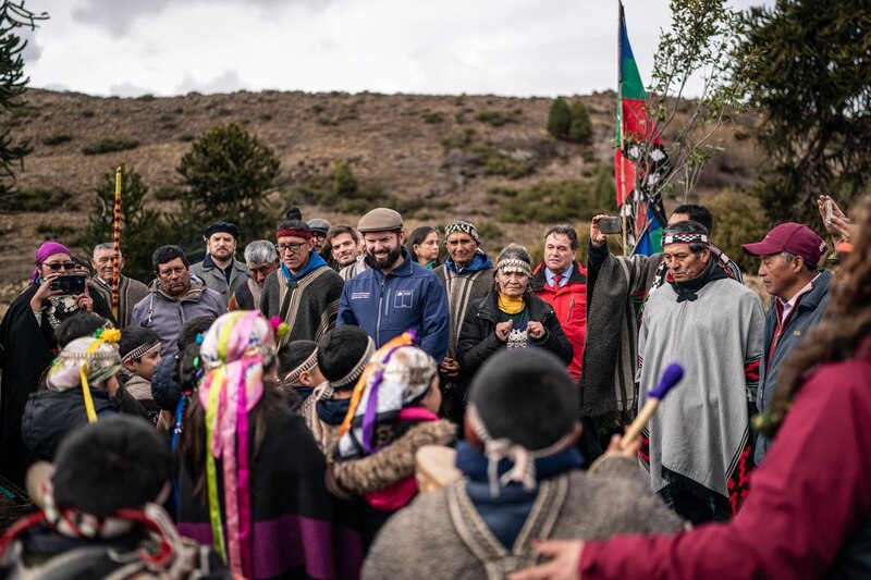 El presidente Pedro Castillo en una ceremonia con la comunidad indígena