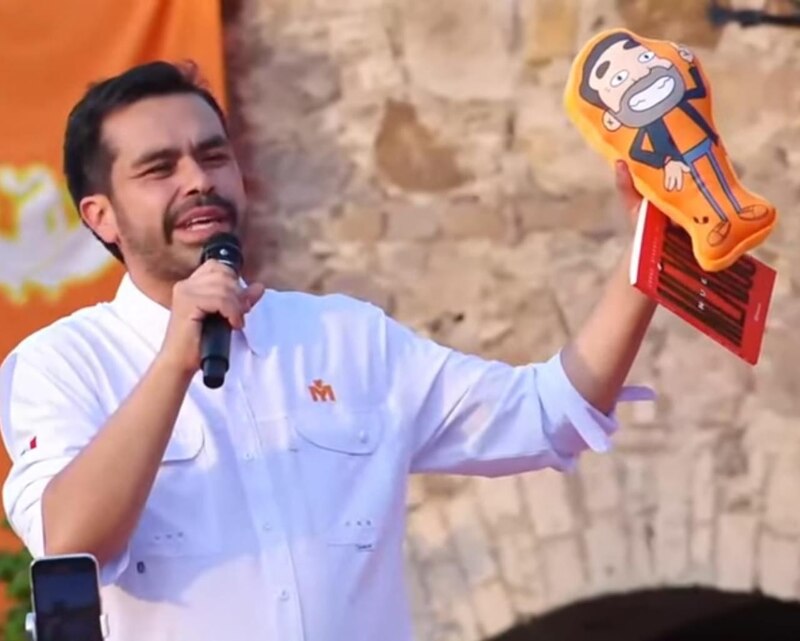 El peluche de Brozo, la estrella de la noche