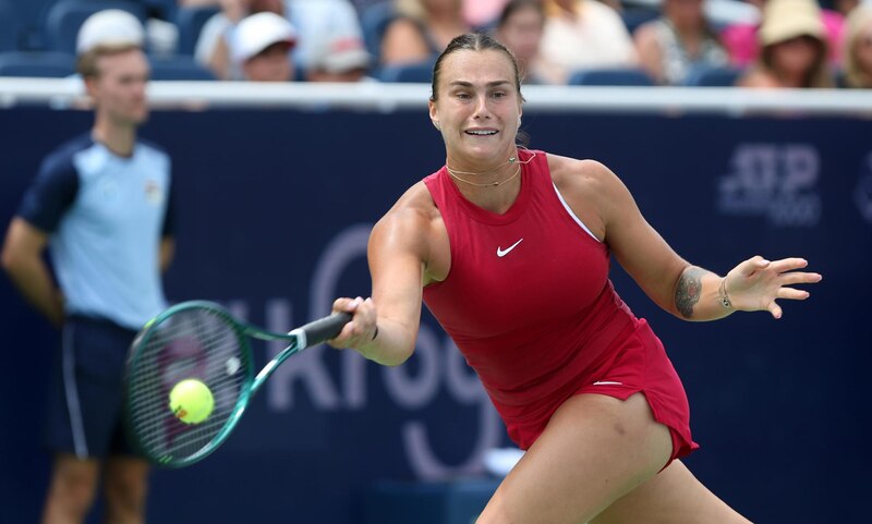 La tenista española Paula Badosa en acción durante un partido de tenis