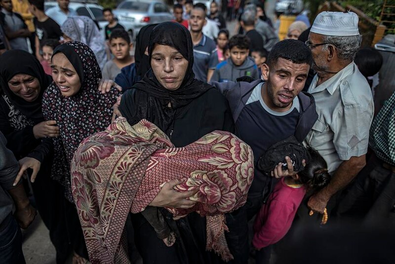 Madre palestina llora la muerte de su hijo en Gaza