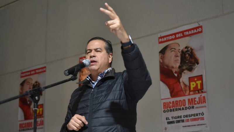 Ricardo Mejía, candidato del PT a la gubernatura de Coahuila, durante un mitin de campaña.