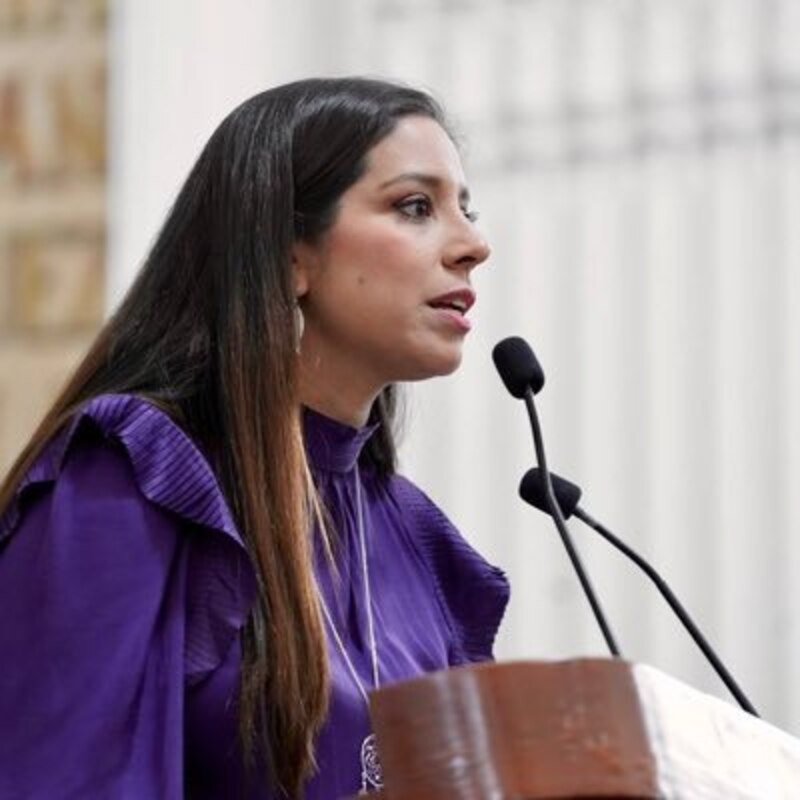 La diputada María Clemente García Moreno pronuncia un discurso en el Congreso de la Ciudad de México.