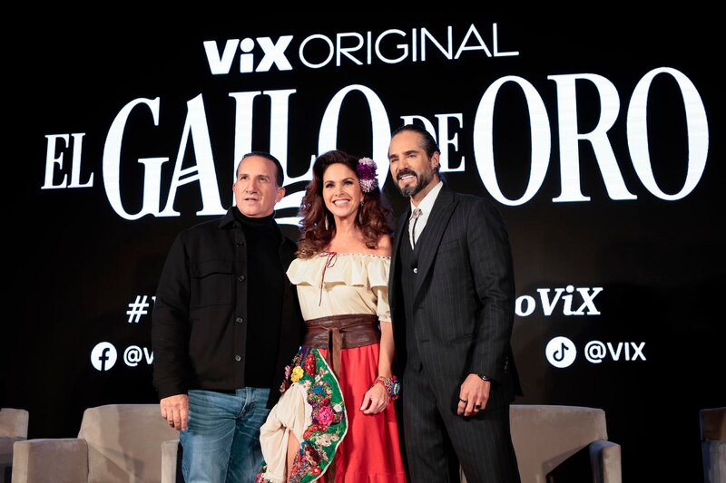 El elenco de "El Gallo de Oro" en la presentación de la serie