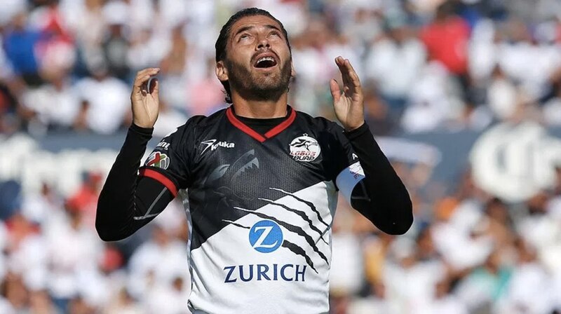 Jugador de fútbol americano celebrando un touchdown