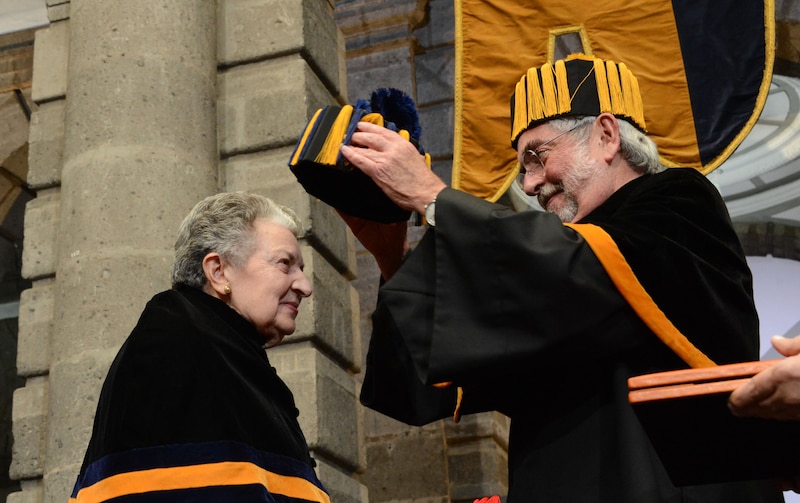 Investidura de la Dra. María Elena Álvarez-Buylla como Doctora Honoris Causa por la UNAM