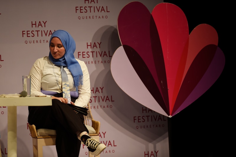 Amel Al-Beiti, escritora y activista yemení, en el Hay Festival Querétaro 2022.