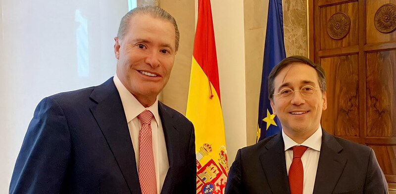 El presidente del Gobierno, Pedro Sánchez, recibe en Moncloa al líder del PP, Alberto Núñez Feijóo