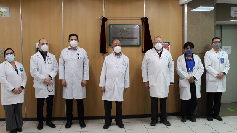 Entrega de reconocimiento al personal médico del Hospital de Clínicas