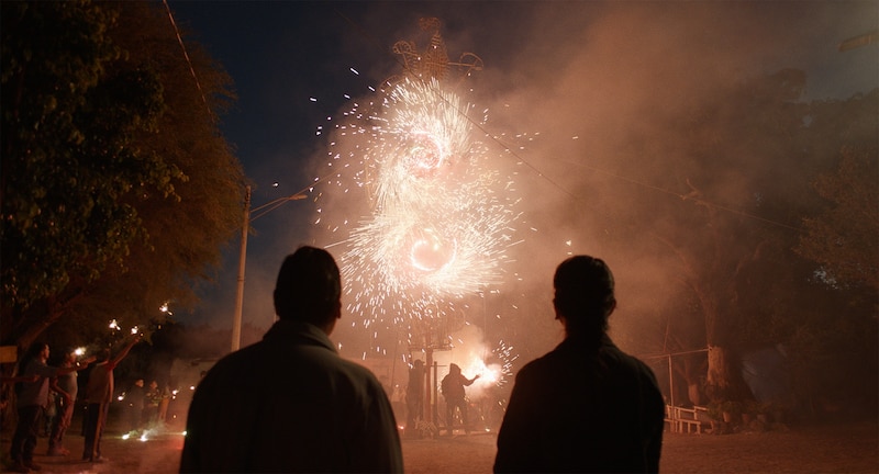 Fuegos artificiales en la noche