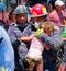 Tras 60 horas atrapada entre rocas y lodo rescatan viva a niña de seis años en Nepal    