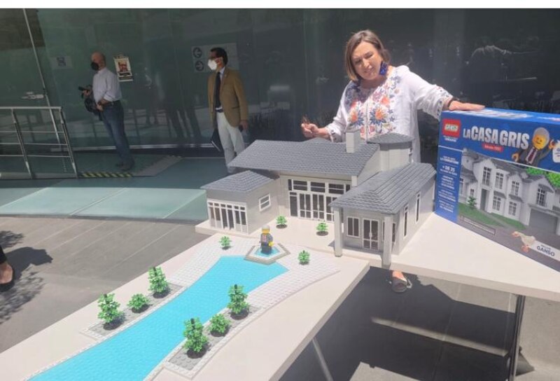 La alcaldesa de Madrid, Manuela Carmena, inaugura la Casa Gris de Lego