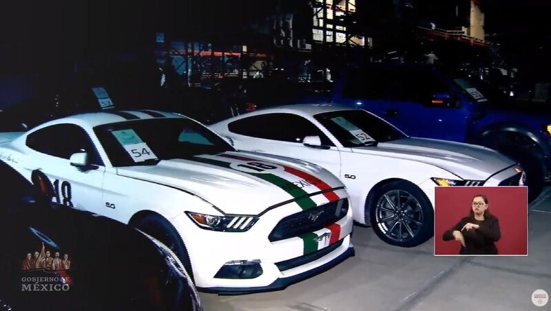 Autos deportivos en exhibición