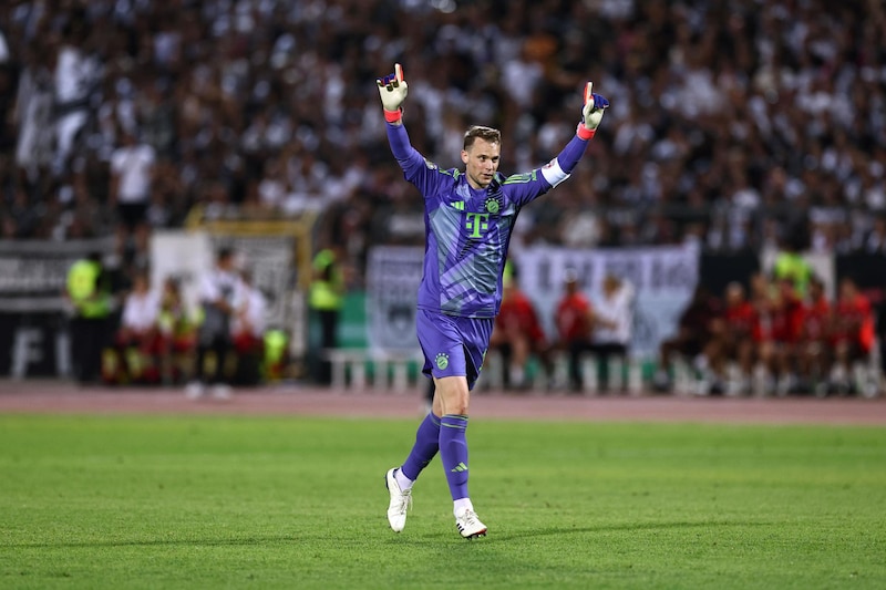 Neuer celebra la victoria del Bayern de Múnich