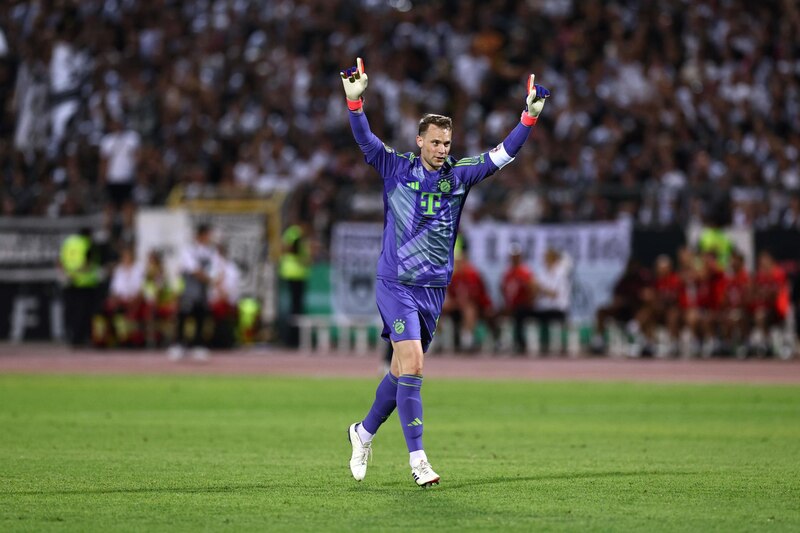 Neuer celebra la victoria del Bayern de Múnich