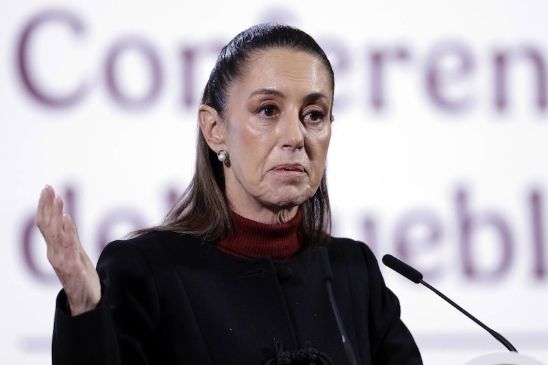 Claudia Sheinbaum durante la conferencia matutina, abordando la violencia en Sinaloa y la cooperación con Estados Unidos en temas de seguridad