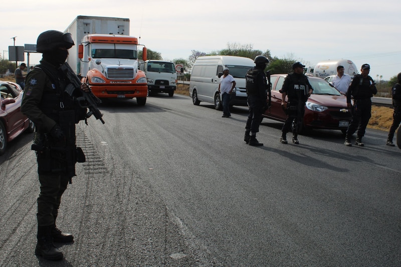 Enfrentamiento entre policías y civiles armados en México