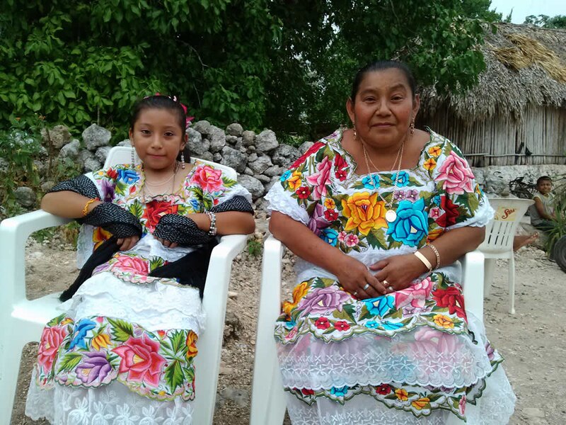 Madre e hija indígenas en Chiapas, México