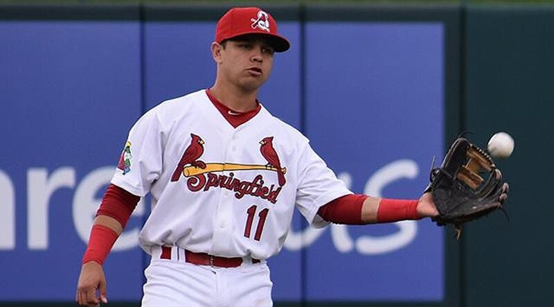 El lanzador Johan Oviedo de los Springfield Cardinals lanza una bola rápida durante un partido de béisbol.