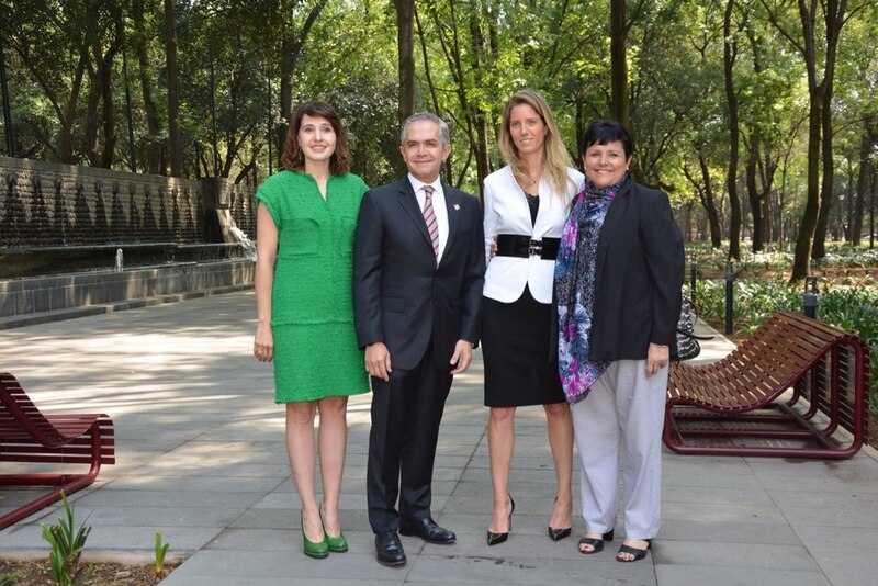 El Presidente Enrique Peña Nieto con mujeres empresarias