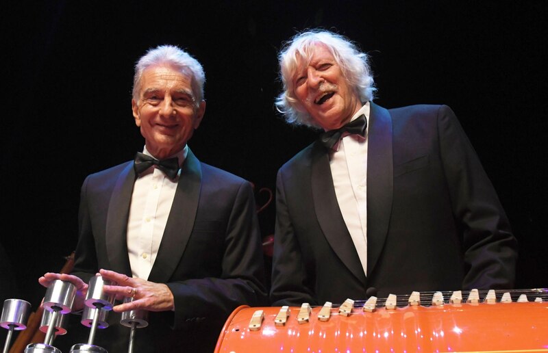 Los músicos Hermanos Lobos reciben un premio