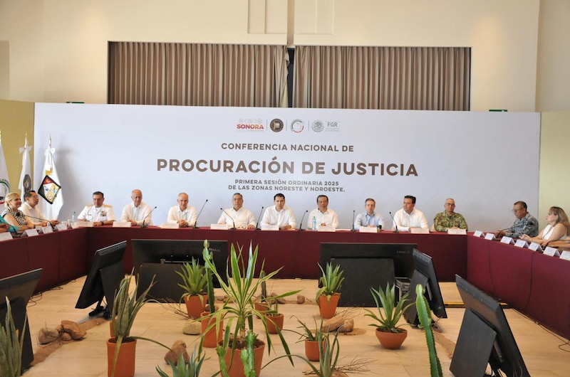 Fiscales de zonas noreste y noroeste reunidos en sesión ordinaria de la CNPJ en San Carlos, Sonora, 2025