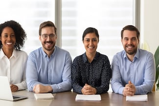 Reconocer, fidelizar y liderar: el puente de los tres pilares