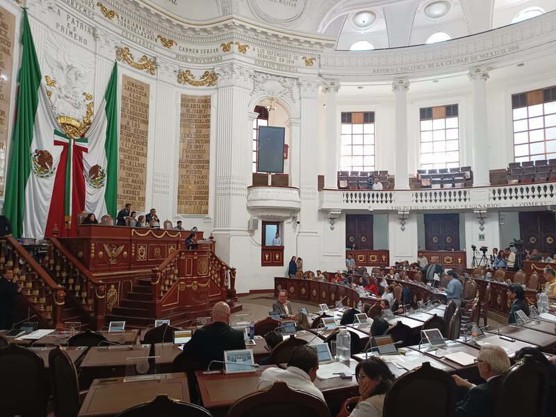 Sesión en el Congreso de la Ciudad de México