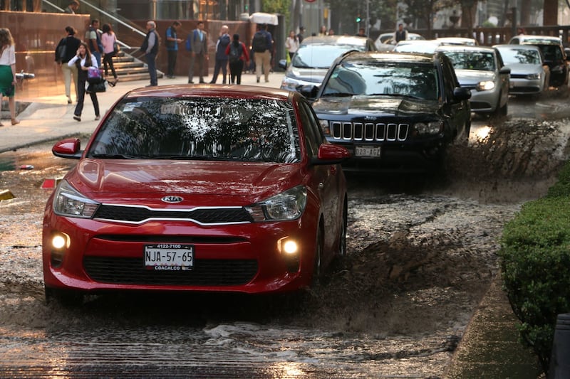 Tras las intensas lluvias que se presentaron el día de ayer, la ciudad amaneció con encharcamientos en distintos puntos de la ciudad, lo cual ocasionó caos vial a tempranas horas de este jueves.