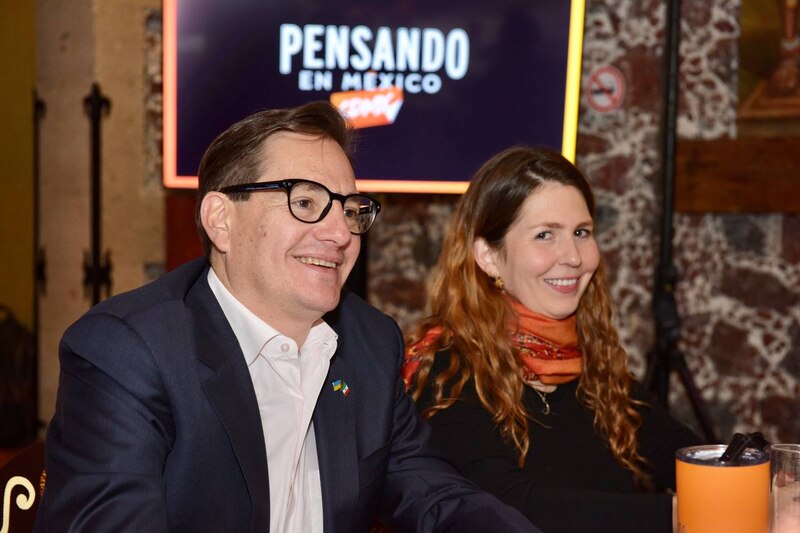 El gobernador de Nuevo León, Samuel García, y su esposa Mariana Rodríguez.