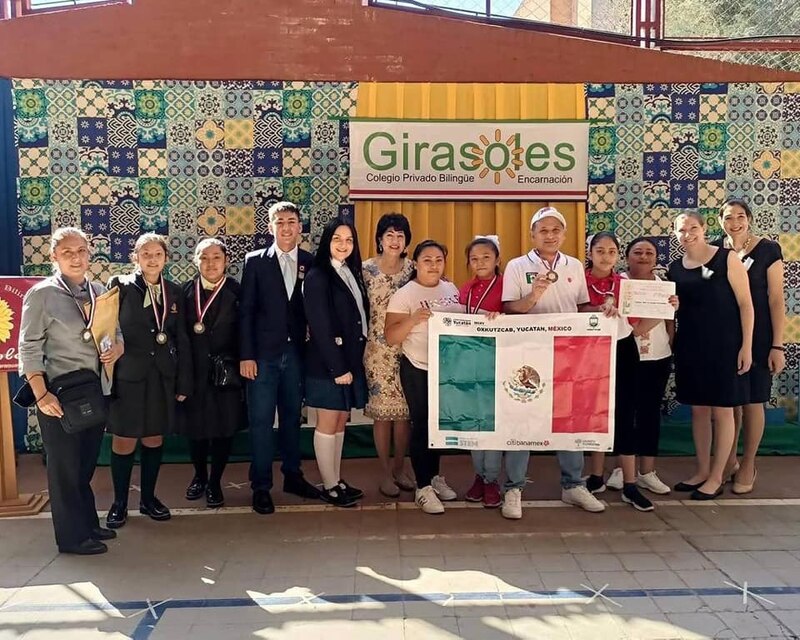 Estudiantes del Colegio Girasoles ganan premio en competencia internacional de robótica