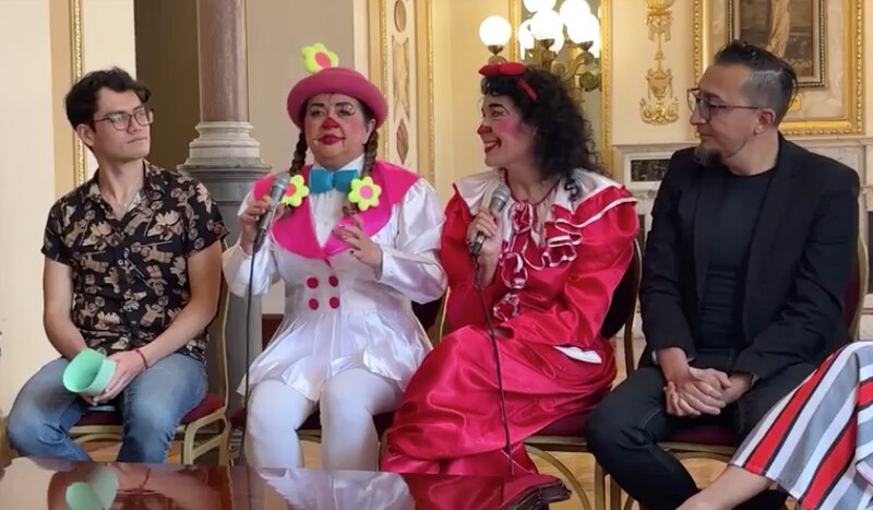 Payasos en una entrevista