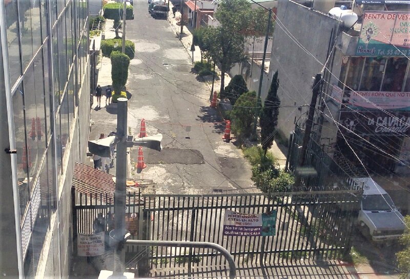 Calle con baches y sin salida