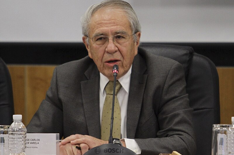 El presidente de la Suprema Corte de Justicia de la Nación, Arturo Zaldívar, habla durante una conferencia de prensa en la Ciudad de México.