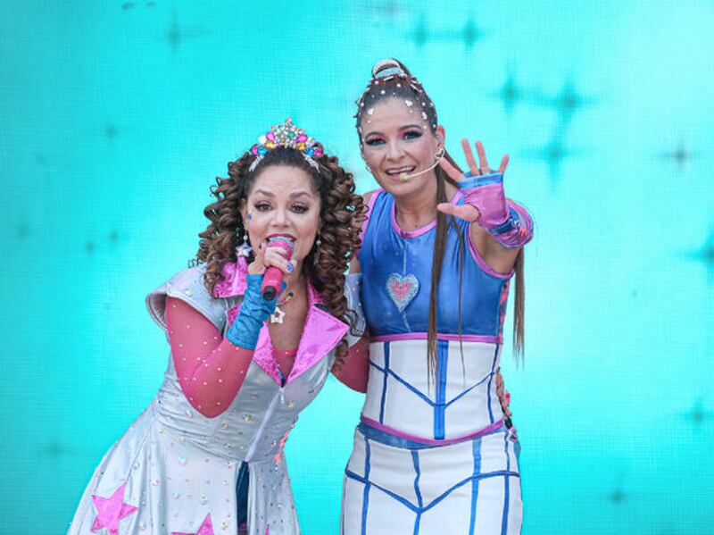 Pandora cantando en concierto