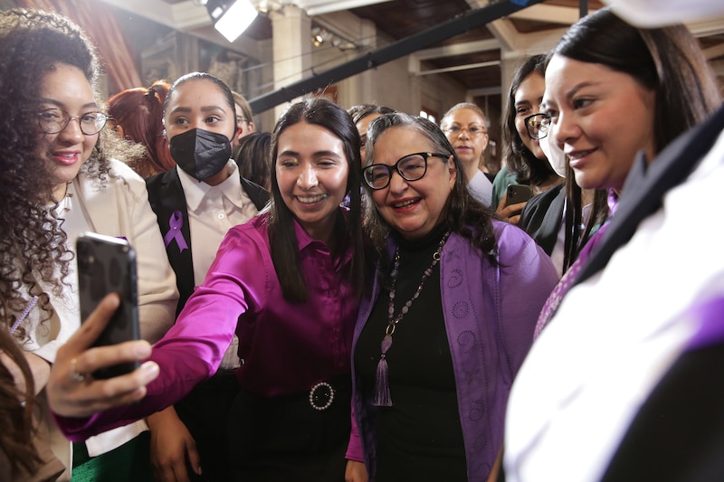 AMLO se reúne con mujeres empresarias