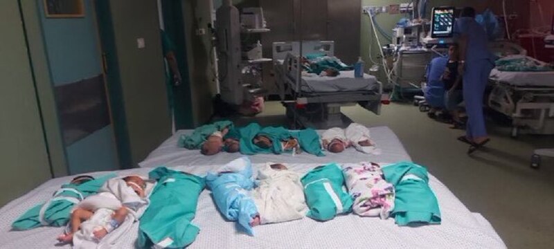 Bebés prematuros en la unidad de cuidados intensivos neonatales