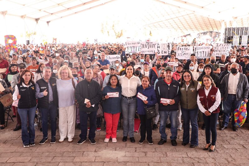 Entrega de tarjetas Bienestar en Izcalli