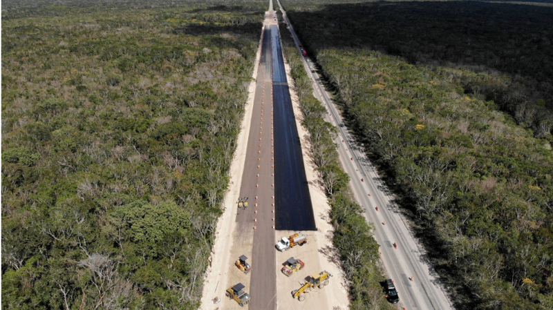 Construcción de la carretera Cancún-Tulum